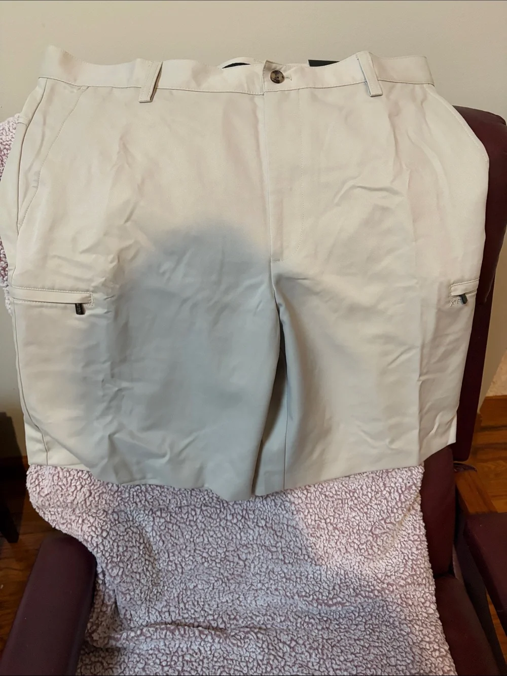 Izod Cream Men's Chino Shorts with Zip Pockets